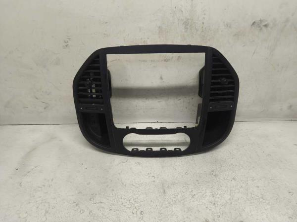 GRILLE D' AIR MERCEDES - Vue 1